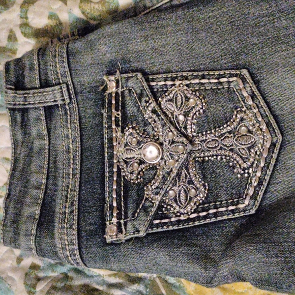 Cato Capris - Picture 2 of 5